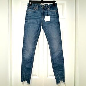 Zara The Skinny in breeze blue slim fit, skinny leg, mid rise Distressed Size 4